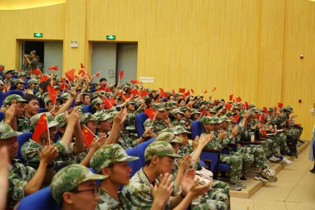 章鱼喷墨汁